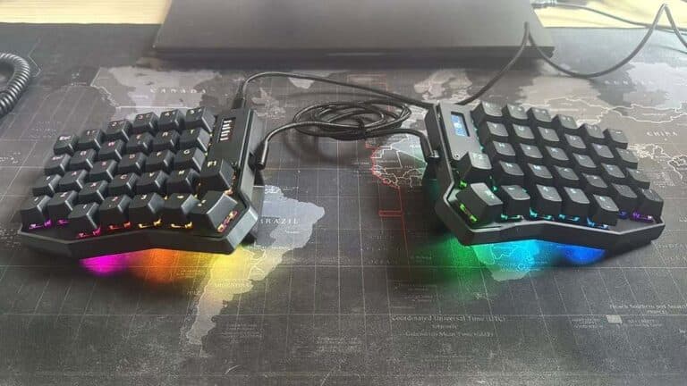 Tergo Sofle dividido com iluminação RGB.